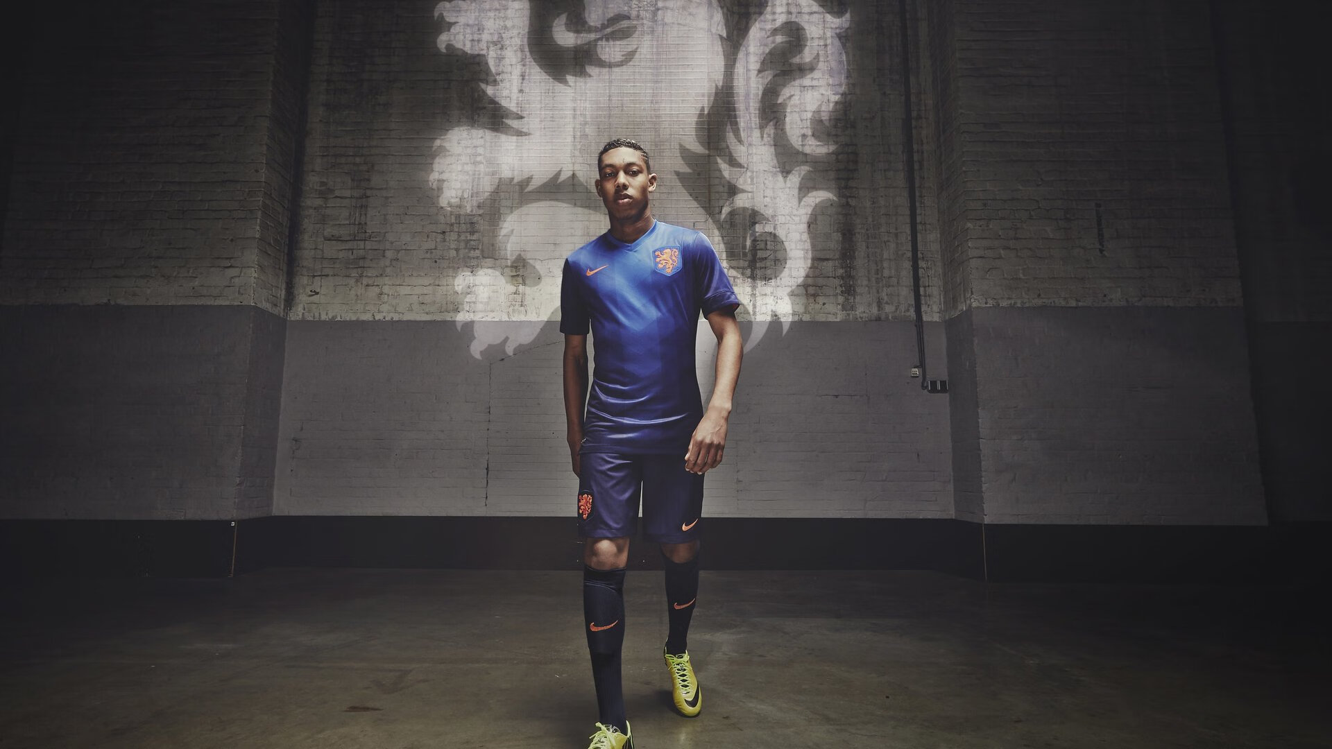 _城市夜空跑：点亮夜色，追逐梦想_，城市夜空高清壁纸