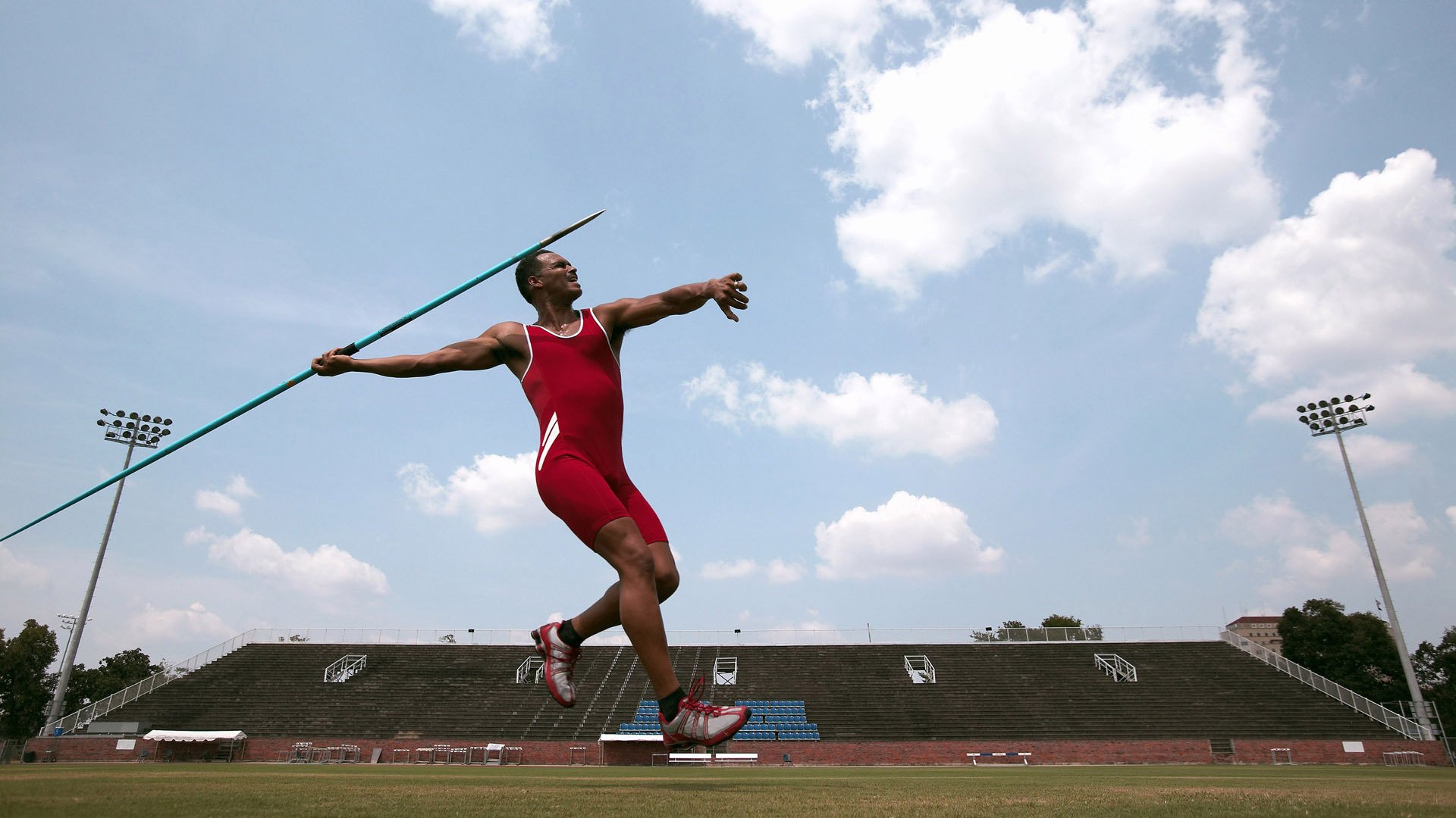 爱游戏 电竞-克罗地亚骑手吉塔·日特科维奇在2024年国际马术联合会世界障碍赛中获得第八名，展现坚韧精神。